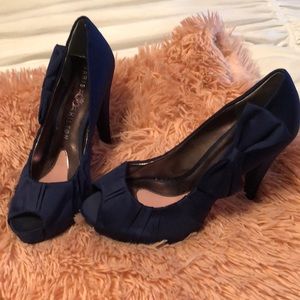 Parks Hilton navy satin peep toe pumps